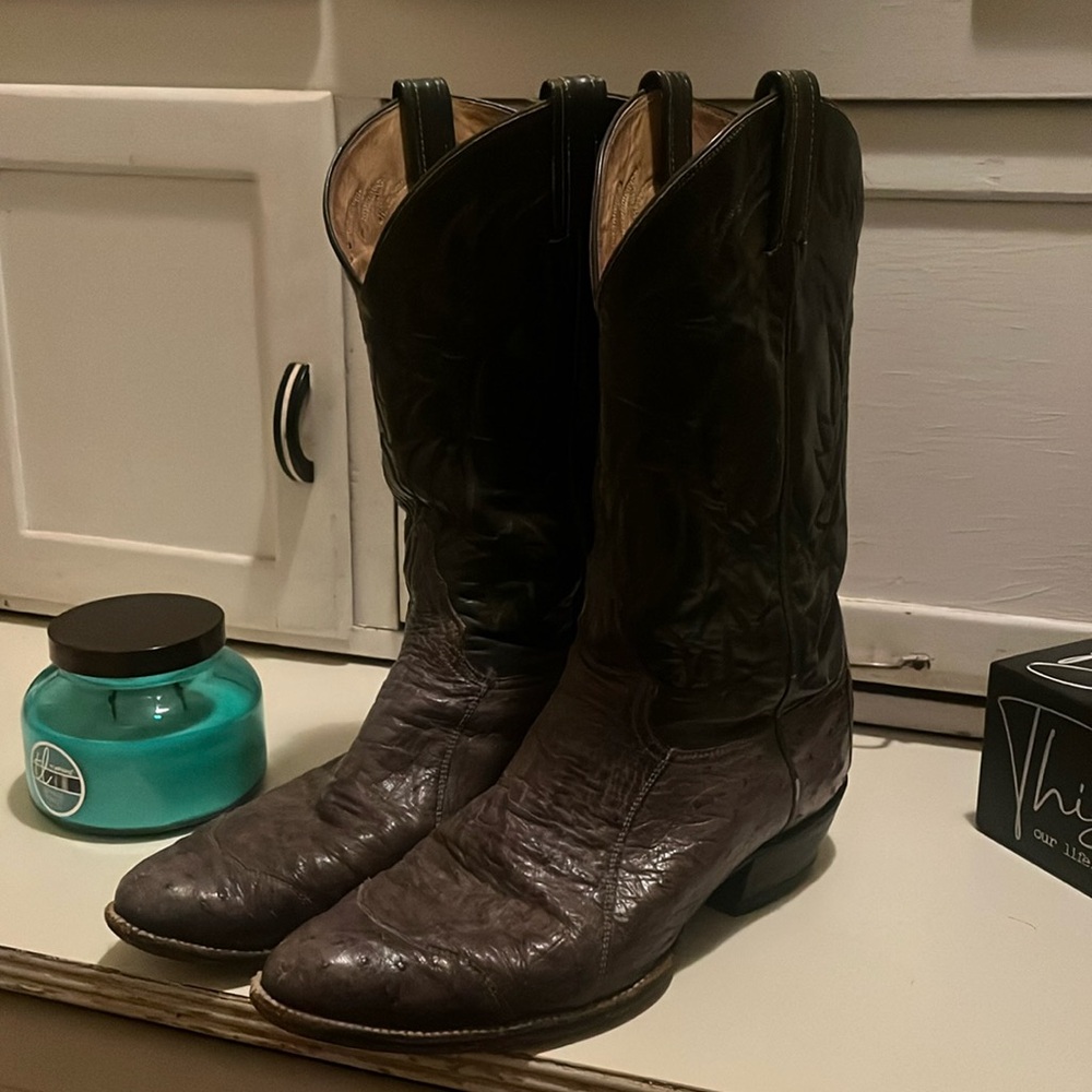 Men’s Tony Lama ostrich skin boots size 11 WIDE.